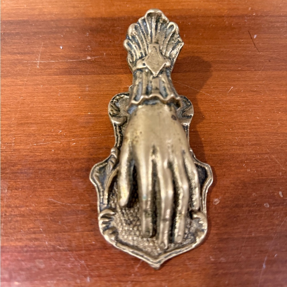 Victorian Vintage Brass Hand Clip - Picture 3 of 7